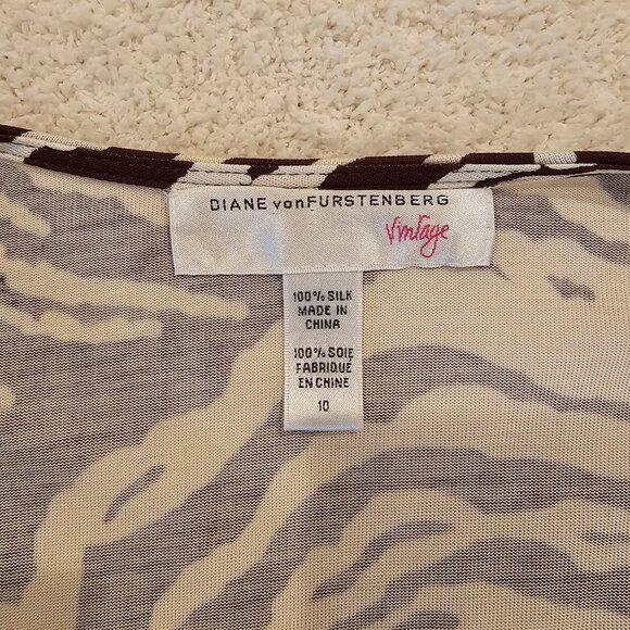 DVF Silk Julian Wrap Dress, EUC, Size 10 - Picture 4 of 6